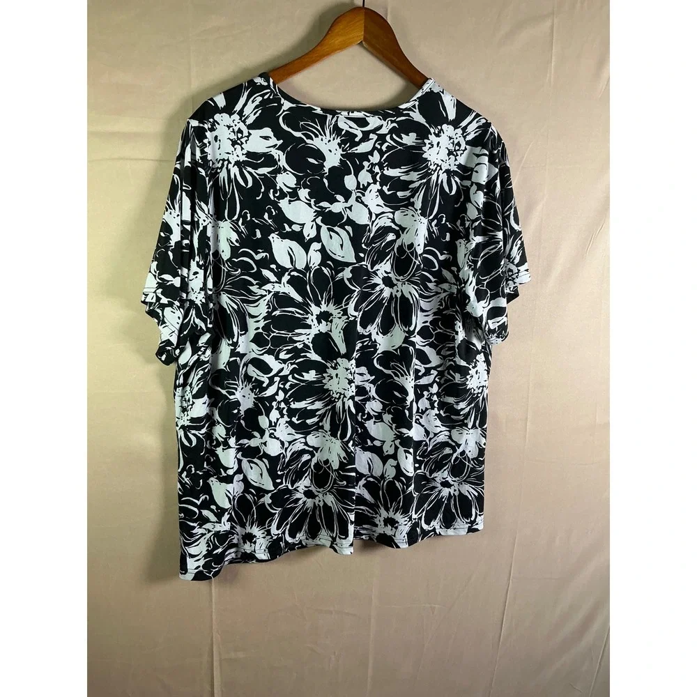 Love You‎ More Womens 3X Black White Floral Top Gold Hardware Short Sleeve